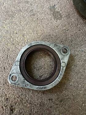 11121264640 Bmw E30 E28 M20 Camshaft Guide Cover