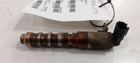 949.gm6q11 Cadillac Srx Variable Timing Gear Oil Control Valve Solenoid Cylinder Head 2011