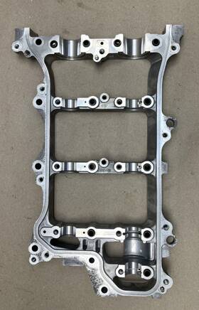 11103-31012 Lexus 06-18 Is250 Is350 Camshaft Housing Right Passenger Side Rh Oem
