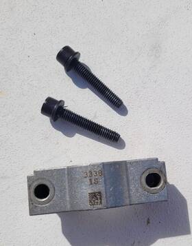3338-1s Maserati 2014-2018 Ghibli M157 Oem 3338 1s Exhaust Camshaft Bearing Cap And Bolt
